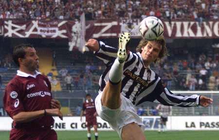 每体：多人缺阵让巴萨后防捉襟见肘，德科考虑冬季就引进后卫（每体：巴萨后防告急，德科考虑冬窗提前引进后卫）