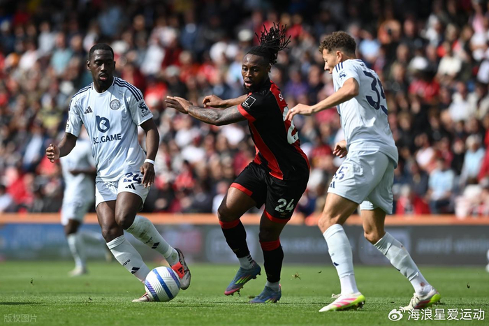 意甲战报：贝内德扎克点射、恩佐拉直红，比萨0-1帕尔马（意甲快讯：贝内德扎克点球建功、恩佐拉直红，比萨0-1帕尔马）