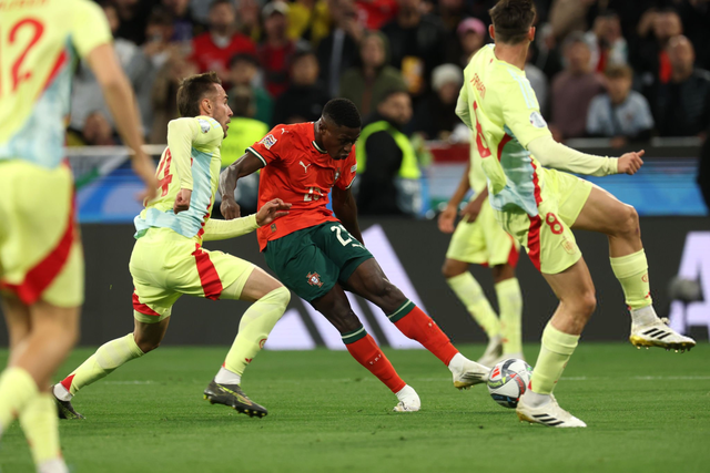 惊天倒钩！官方：蒙铁尔倒钩世界波当选2025普斯卡什奖（年度最佳进球！蒙铁尔倒钩世界波荣膺2025普斯卡什奖）