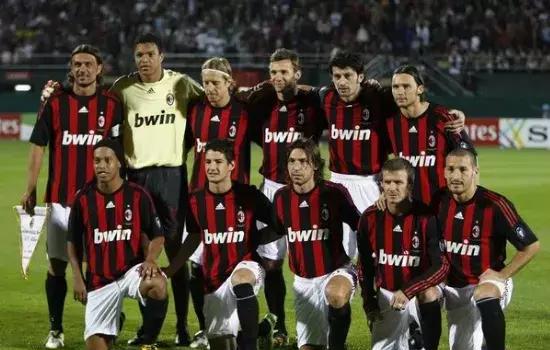 莱奥头发被拽找阿切尔比理论，后者：敢再指我就掰断你手指头