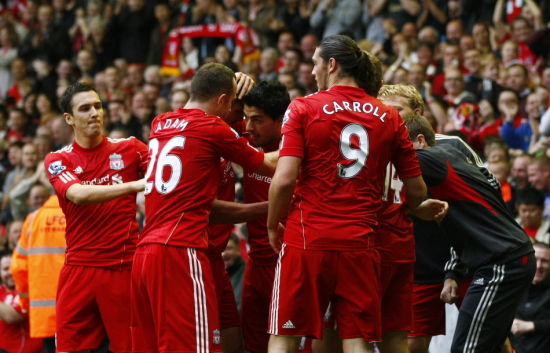 玻利维亚杯发生大规模斗殴，17人被罚下，警方被迫使用催泪瓦斯