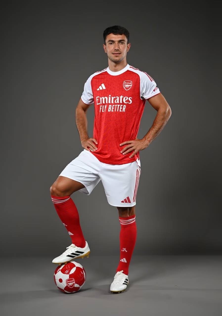 意媒：米兰派球探现场考察亨克18岁前腰卡雷察斯