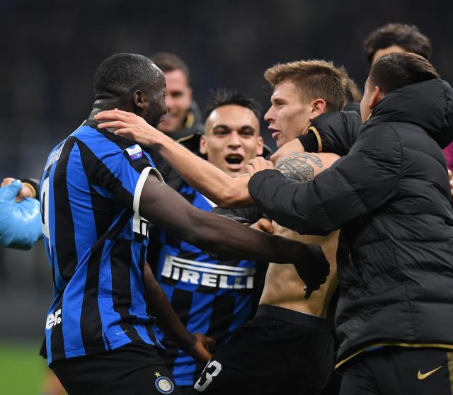 阿劳霍在巴萨已被罚下5次，本世纪仅次于皮克、莫塔和马克斯