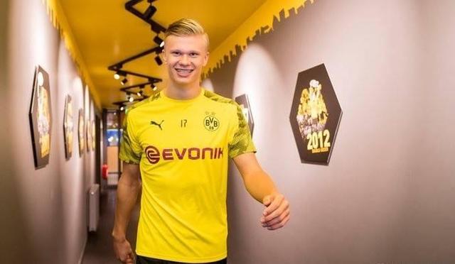 乔治娜分享晚宴照片：C罗与苹果公司CEO库克合影