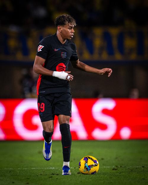 邵佳一独立带队时间不足一年半，此前曾担任国足助教（邵佳一独立执教不足一年半，曾任国足助教）