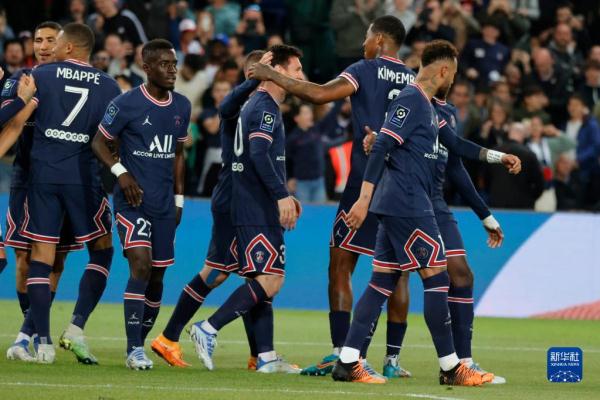 利兹联3-1胜切尔西，利物浦1-1战平桑德兰。