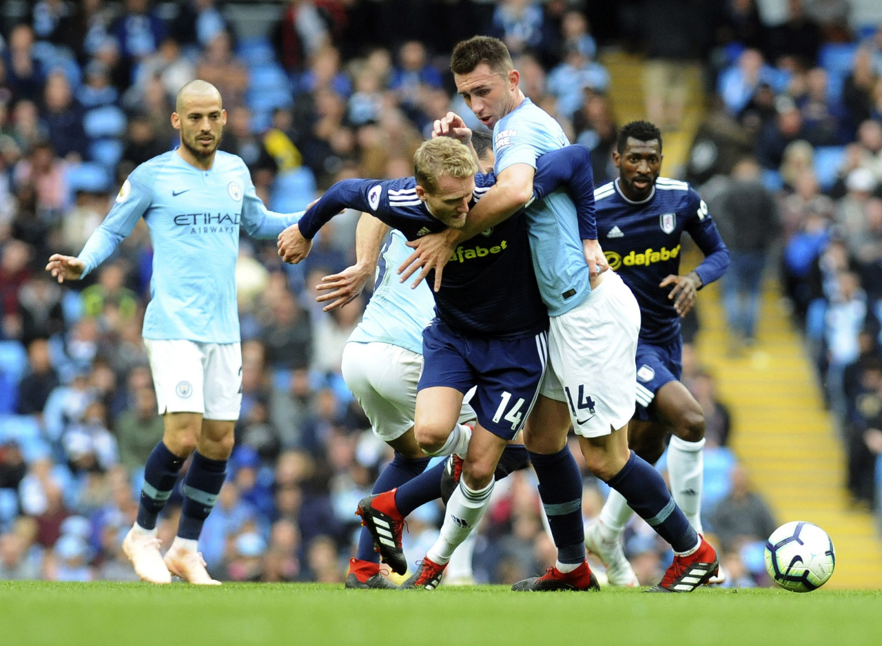 英超-阿森纳2-1补时绝杀狼队，萨卡两度造乌龙（英超｜阿森纳补时2-1绝杀狼队，萨卡两度逼出乌龙球）