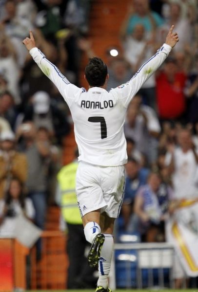 WTT总决赛：王楚钦／孙颖莎3-0林诗栋／蒯曼，收获两连胜