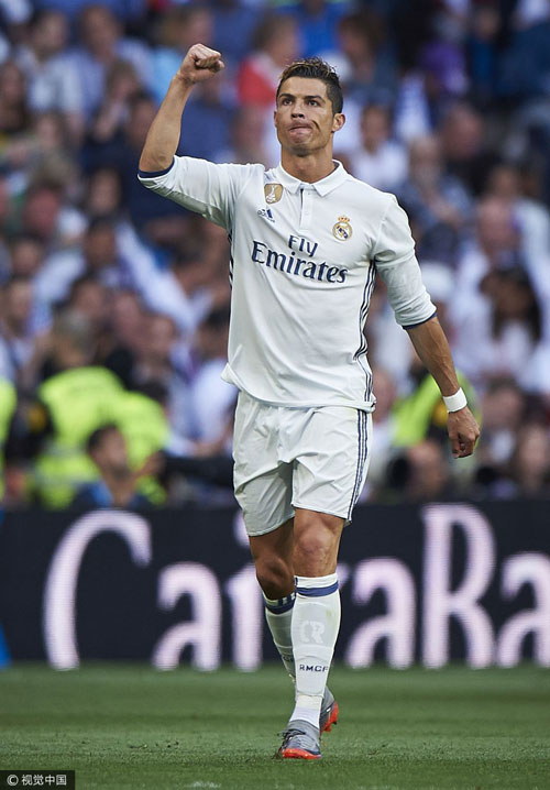 欧联对阵格拉茨风暴，卡拉布里亚打进挑球过人后精彩进球