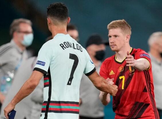 荷甲半场：克拉森世界波建功，阿贾克斯1-0费耶诺德（荷甲半场：克拉森世界波破门，阿贾克斯暂以1-0领先费耶诺德）