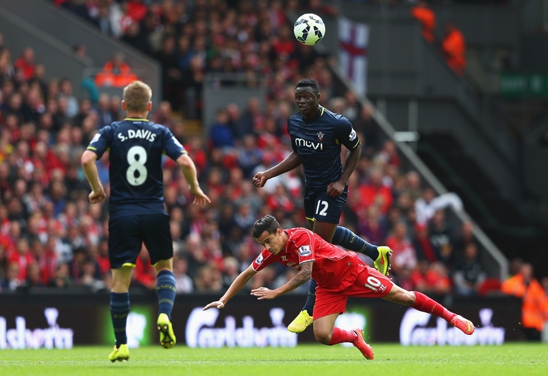 维拉晒海报预热欧联杯：欧联杯比赛日，我们回来了！（维拉发布海报为欧联预热：比赛日，我们回归！）