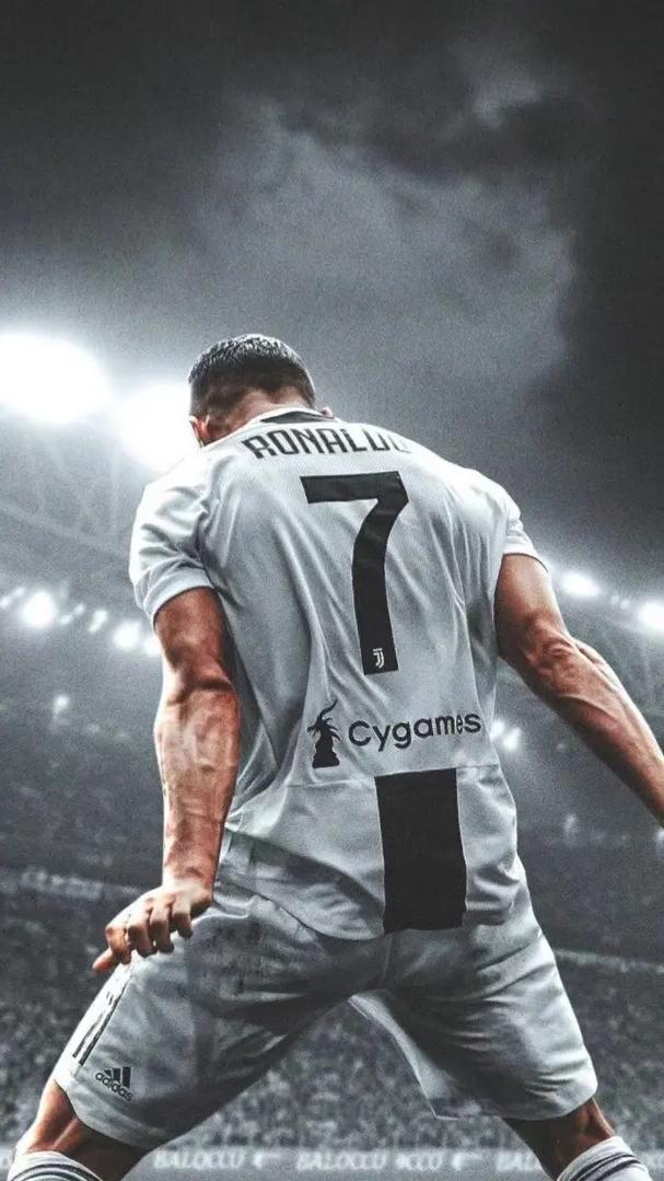 奥格斯堡0-0云达不莱梅，施密德错失良机（奥格斯堡与云达不莱梅0-0收场，施密德挥霍良机）