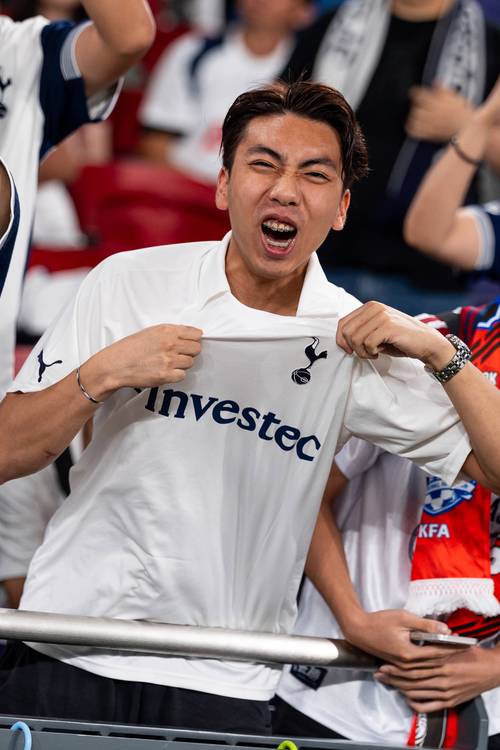 记者：诺坎普保安看到梅西后非常惊讶，当即就放他进去了