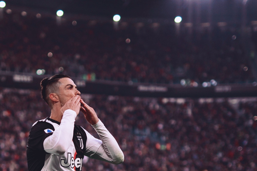 前曼城球员缺席儿子圣诞汇演赴F1，前女友社媒怒斥：烂人（前曼城球星为看F1缺席儿子圣诞演出，遭前任社媒痛斥：烂人）